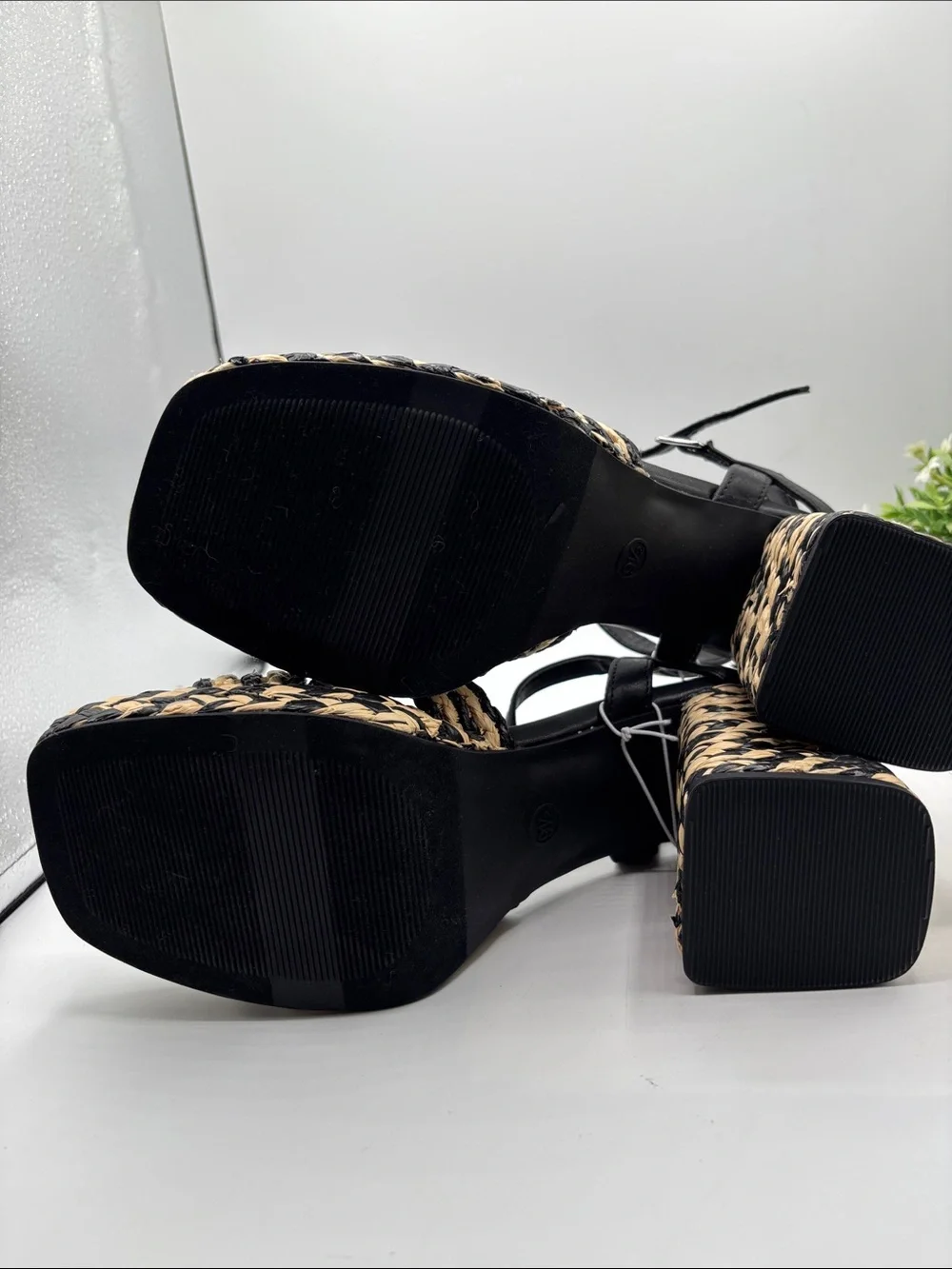 Universal Thread Black and Natural Woven Platform Heels